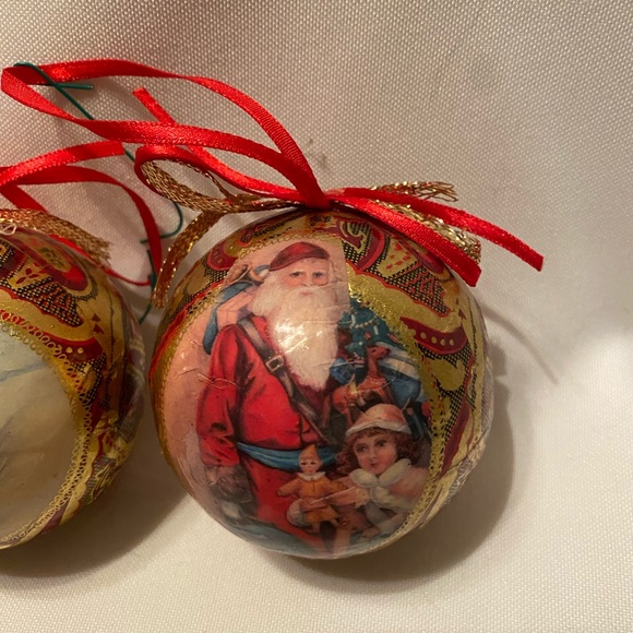 Vintage Set of 4 Victorian Old World Paper Mache Christmas Ornaments Balls - Picture 6 of 6